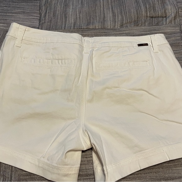 BKE white shorts, 31 waist, 5” midi short - Picture 3 of 4